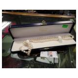 PEARL NECKLACE W/ GOLD CLASP