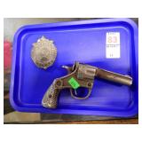 MALDEN POLICE BADGE + TOY PISTOL