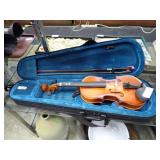 MENDINI VIOLIN W/ CASE