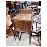 SHERATON BEDSIDE STAND 33'