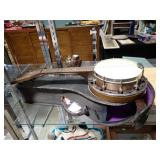 4-STRING BANJO-UKULELE