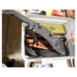 TUB OF ASSTD HUNTING KNIVES