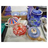 4 TEAPOTS, 1 LUSTER