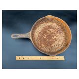 Early Unmarked Cast Iron Skillet - No Heat Ring