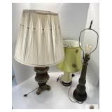 LOT OF THREE VINTAGE TABLE LAMPS
