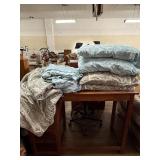 Queen Bedding Set w Comforter & Pillows