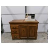 Singer 6268 Sewing Machine & Cabinet