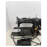 Singer 15 Sewing Machine with Power Cord - TESTED