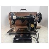 Singer 99 Sewing Machine - TESTED