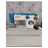 White 455 Sewing Machine with Case  Pedal - TESTED
