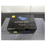 Nikon Coolpix S220 Digital Camera Kit