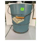 White Mountain Arctic 6-Quart Ice Cream Freezer