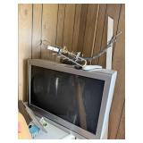 Toshiba 34HF84 34' HD CRT Television & Antenna