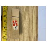 Kjeni Denmark Wood Clip w/ Cat Graphic
