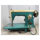 Deluxe Streamliner DST Sewing Machine - Vintage