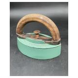 AC Williams Sad Iron Wood Handle Ravenna OH Green