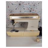 Singer Futura 900 Sewing Machine w Case - TESTED