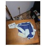 United Hospital Blue and White Fabric Arm Sling i