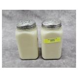 PAIR OF 5' VASELINE CUSTARD SHAKERS