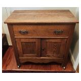 ANTIQUE OAK WASHSTAND