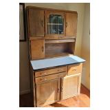 VINTAGE OAK HOOSIER CABINET W/ SIFTER