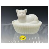 Cat on Wide Rib Base