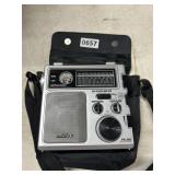 Etón FR-300 Emergency Radio with Bag