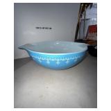 Pyrex Blue Snowflake Garland Mixing Bowl