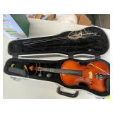 1/4 SIZED VIOLIN WITH HARD CASE AND BOW
