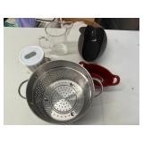 ASSORTED KITCHEN ITEMS