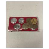 ASSORTED VINTAGE COINS/TOKENS