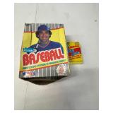 ASSORTED VINTAGE BASEBALL CARDS