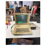 VINTAGE APPLE COMPUTER W/ APPLE MONITOR