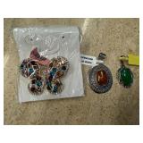 ASSORTED PENDANTS W/O CHAINS