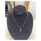 GOLD TONE PENDANT NECKLACE