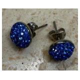 VIVID BLUE CLUSTER STUD EARRINGS