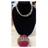 NECKLACE AND STRETCHABLE BRACELET SET