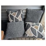 4 reversible throw pillows