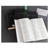 4 New Holy Bibles, NRSV Lot 3
