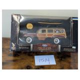 1:18 Scale Ford 1948 Woody Diecast with Surfboard