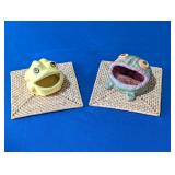 Ceramic Dish Scrubber Frogs and Two Woven Trivets