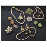 Vintage Costume Jewelry: Brooches, Necklaces etc