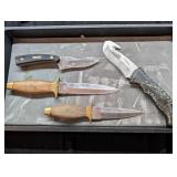 Knife: 2 Daggers & 2 Hunting Knives