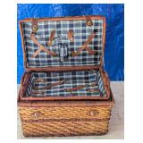 Like New Picnic Basket