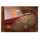 Pie Carrier, Platter, Knifes