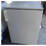 Bar / Dorm Refrigerator
