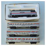 1998 HO Train Set Amtrak Locomotive, Silver Series Passenger Cars
