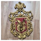 Ornate Goldtone Metal Shield Wall Plaque – Modelo Registrado