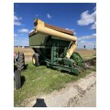 JD 1210A grain cart