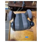 Childï¿½s booster seat